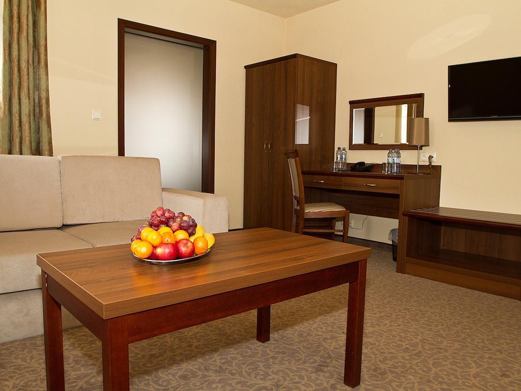 Hotel Miodowy Mlyn Opatow  Room photo