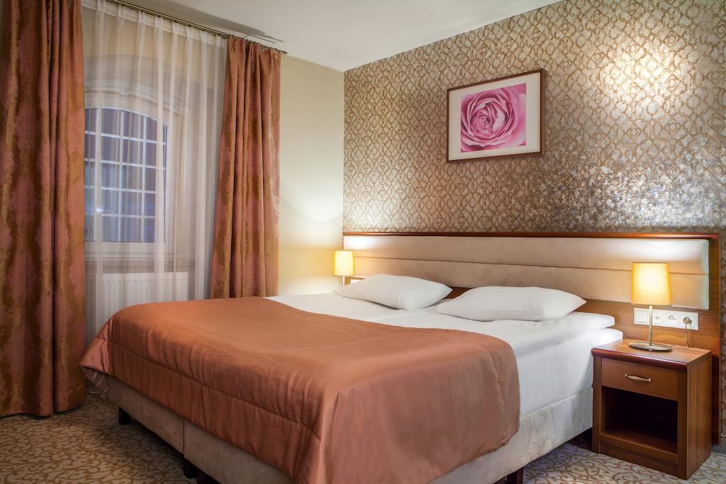 Hotel Miodowy Mlyn Opatow  Room photo