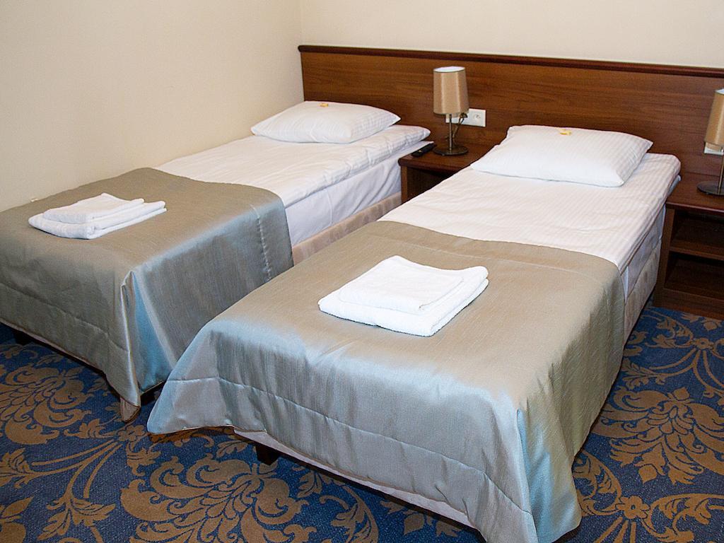 Hotel Miodowy Mlyn Opatow  Room photo
