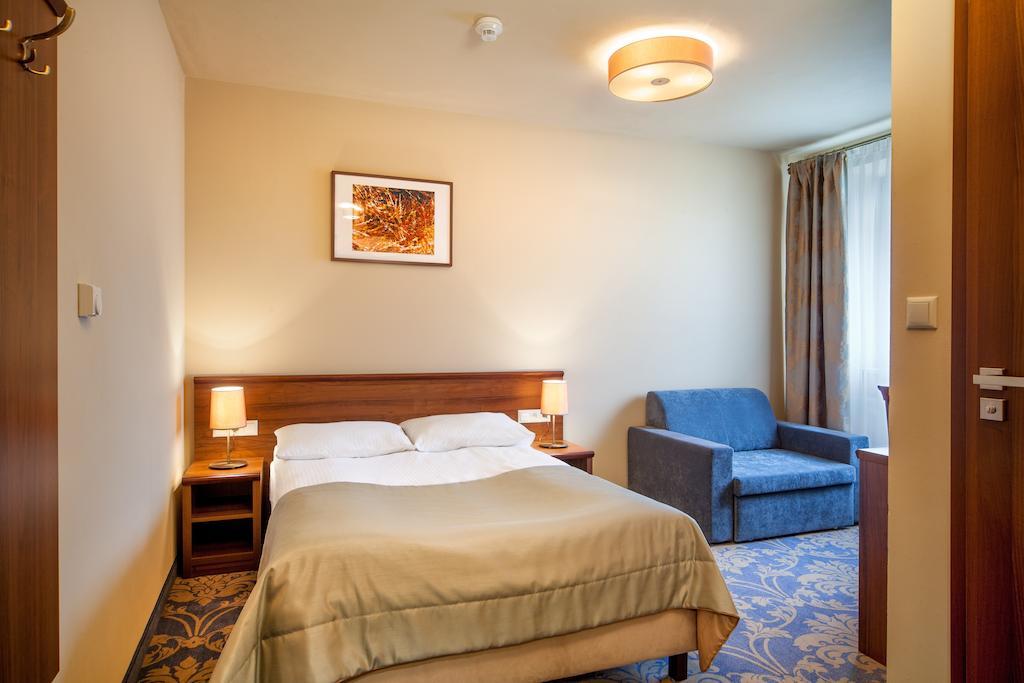 Hotel Miodowy Mlyn Opatow  Room photo