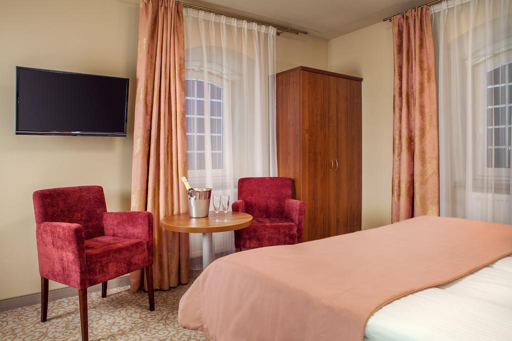Hotel Miodowy Mlyn Opatow  Room photo